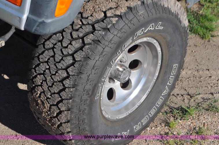 image for item G7427 2006 Jeep Wrangler Sport SUV