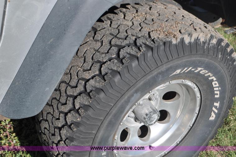 image for item G7427 2006 Jeep Wrangler Sport SUV