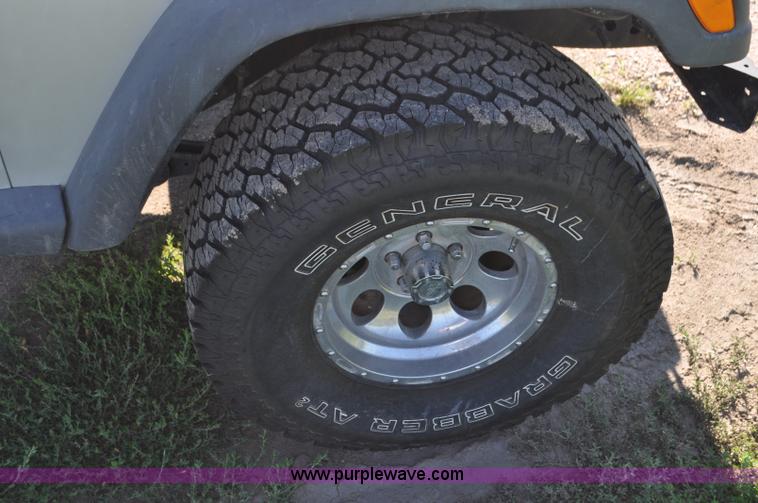 image for item G7427 2006 Jeep Wrangler Sport SUV