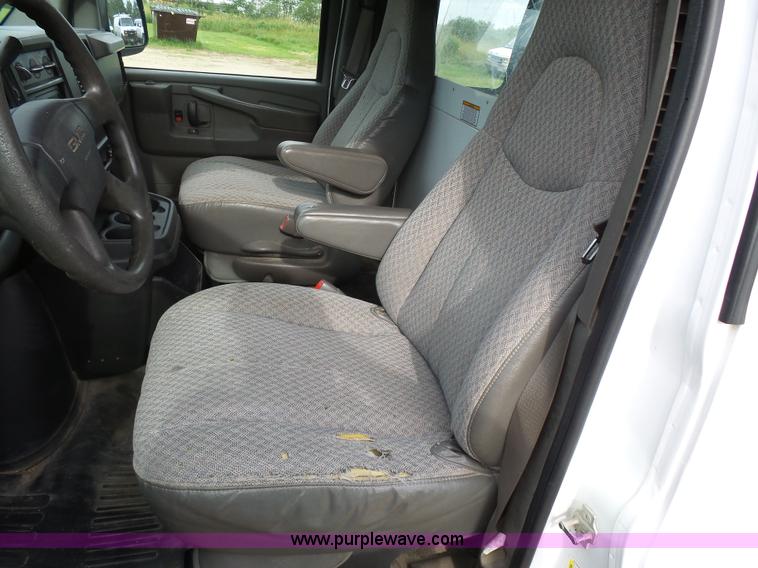 image for item J1658 2006 GMC Savana G1500 Cargo van