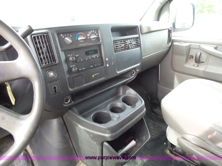 image for item J1658 2006 GMC Savana G1500 Cargo van