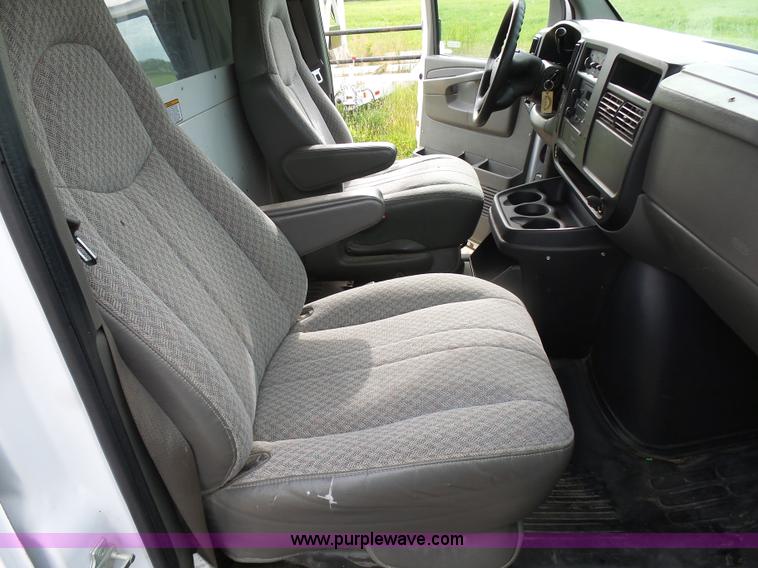 image for item J1658 2006 GMC Savana G1500 Cargo van