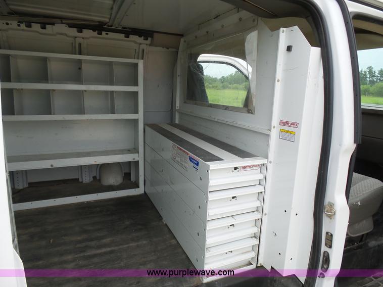image for item J1658 2006 GMC Savana G1500 Cargo van