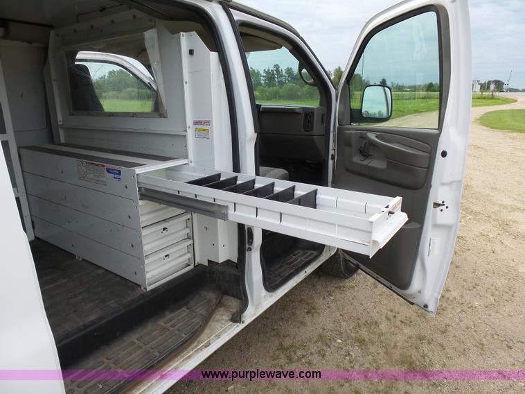 image for item J1658 2006 GMC Savana G1500 Cargo van