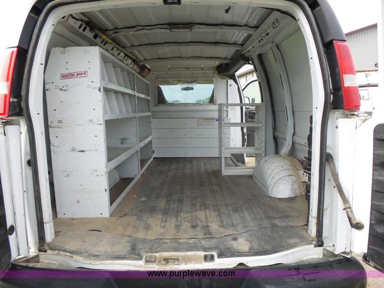 image for item J1658 2006 GMC Savana G1500 Cargo van