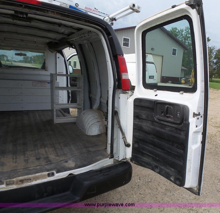 image for item J1658 2006 GMC Savana G1500 Cargo van