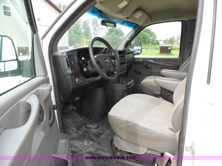image for item J1659 2009 GMC Savana G1500 Cargo van