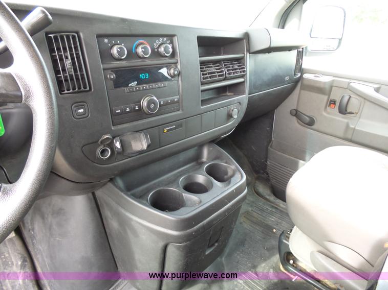 image for item J1659 2009 GMC Savana G1500 Cargo van