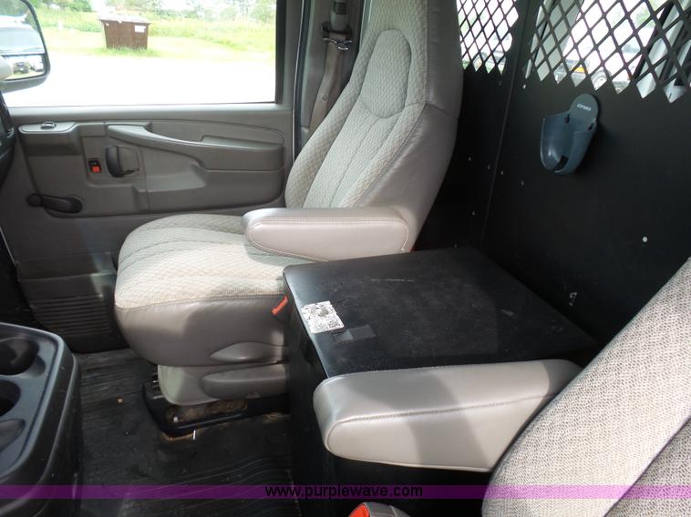 image for item J1659 2009 GMC Savana G1500 Cargo van