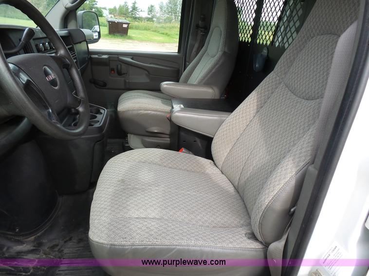 image for item J1659 2009 GMC Savana G1500 Cargo van