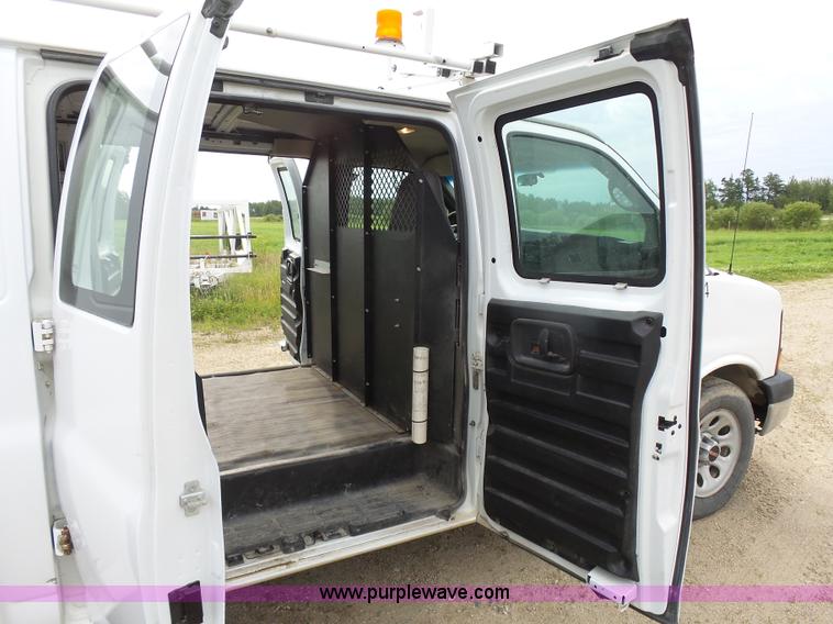 image for item J1659 2009 GMC Savana G1500 Cargo van