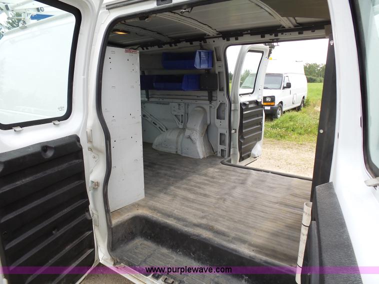 image for item J1659 2009 GMC Savana G1500 Cargo van