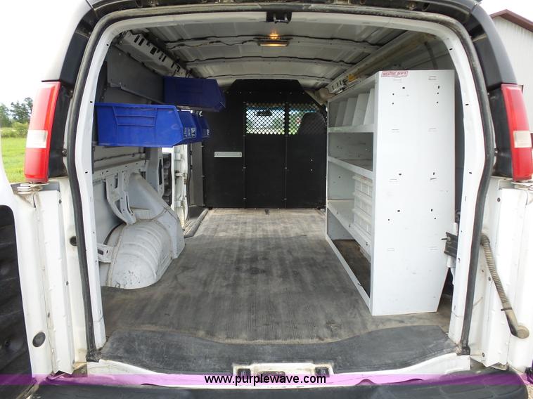 image for item J1659 2009 GMC Savana G1500 Cargo van