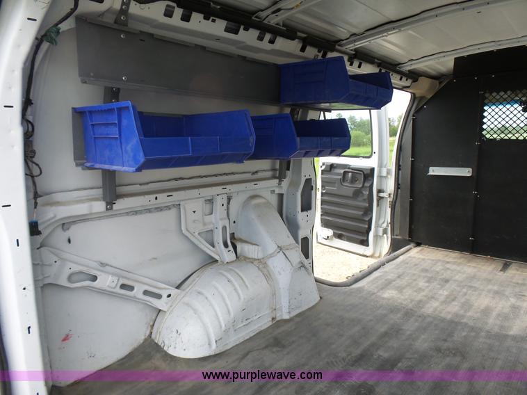 image for item J1659 2009 GMC Savana G1500 Cargo van