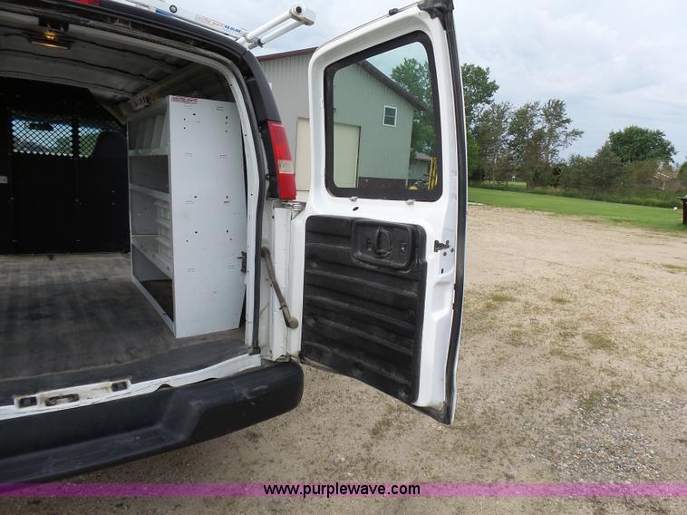 image for item J1659 2009 GMC Savana G1500 Cargo van