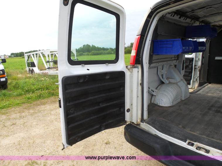 image for item J1659 2009 GMC Savana G1500 Cargo van