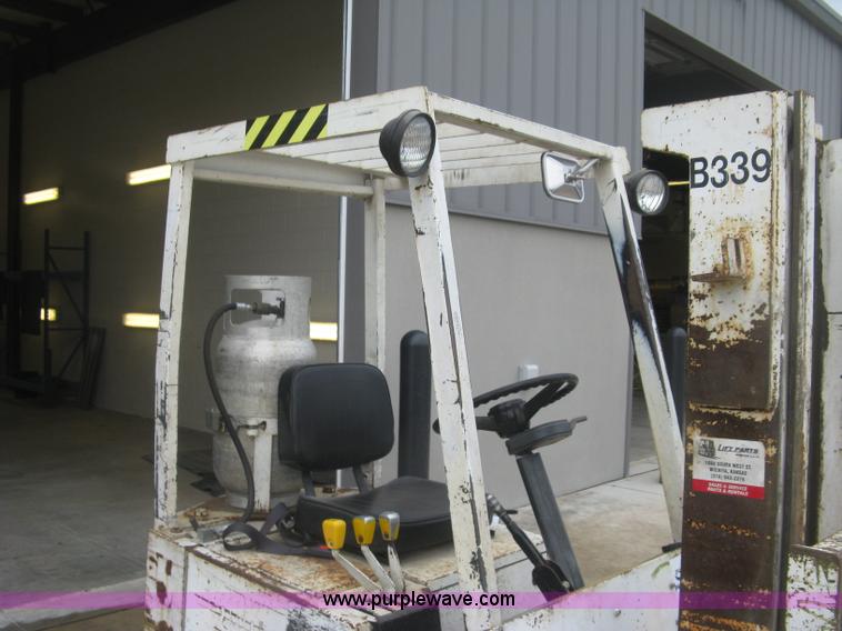 image for item J2764 Clark GCS12 Forklift