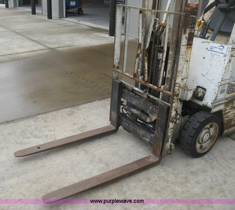 image for item J2764 Clark GCS12 Forklift