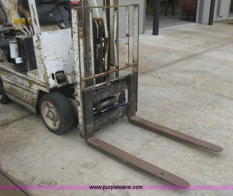 image for item J2764 Clark GCS12 Forklift