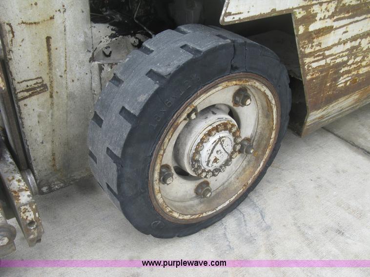 image for item J2764 Clark GCS12 Forklift