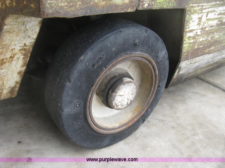 image for item J2764 Clark GCS12 Forklift