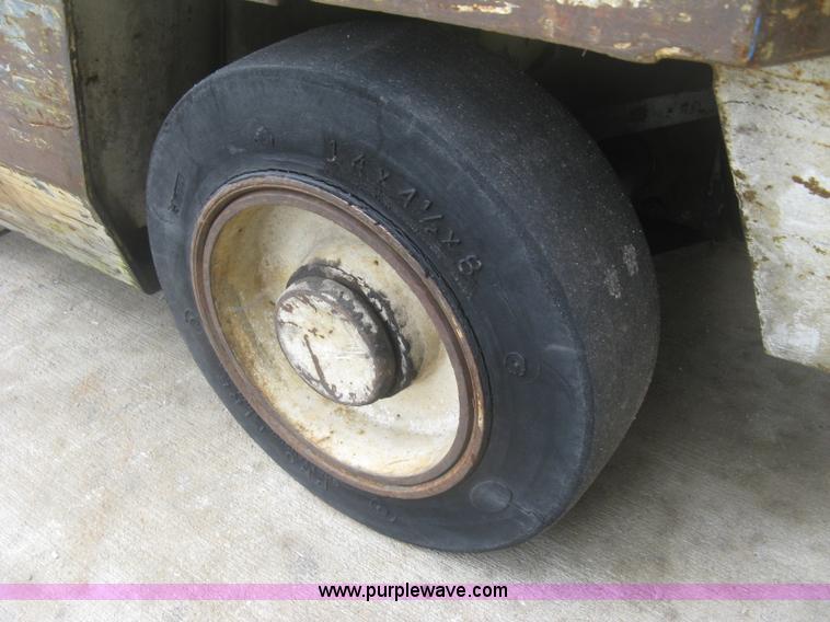 image for item J2764 Clark GCS12 Forklift