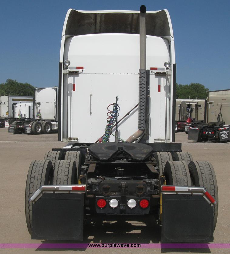 image for item J2766 2008 Kenworth T660 semi truck