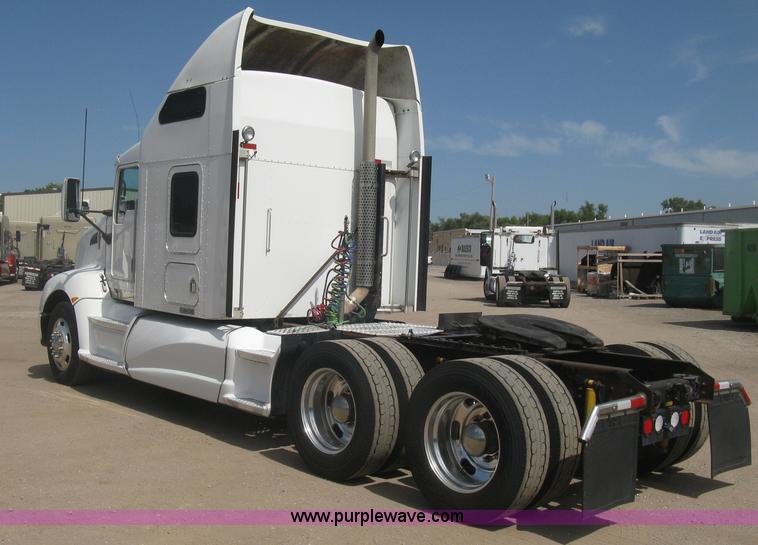 image for item J2766 2008 Kenworth T660 semi truck