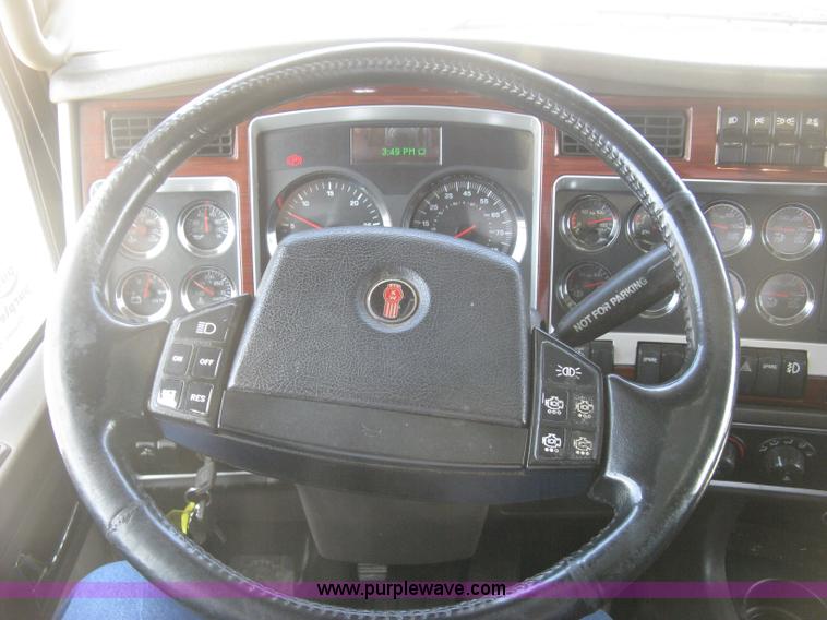 image for item J2766 2008 Kenworth T660 semi truck