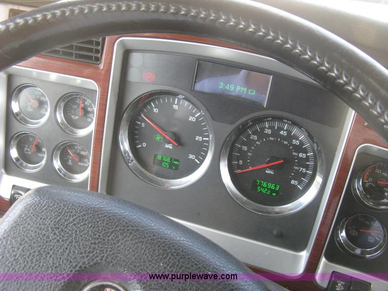 image for item J2766 2008 Kenworth T660 semi truck