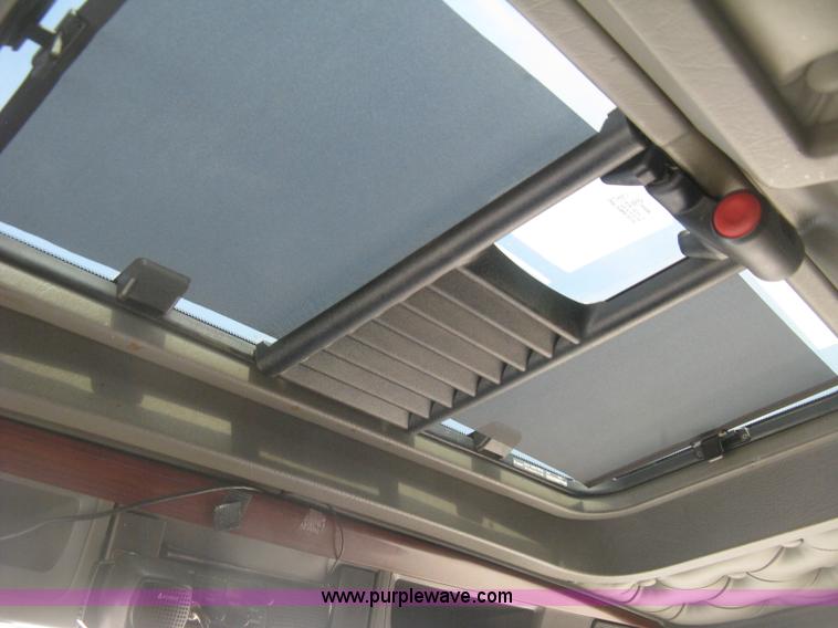 image for item J2766 2008 Kenworth T660 semi truck