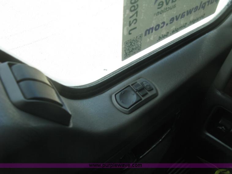 image for item J2766 2008 Kenworth T660 semi truck