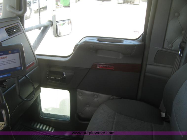 image for item J2766 2008 Kenworth T660 semi truck