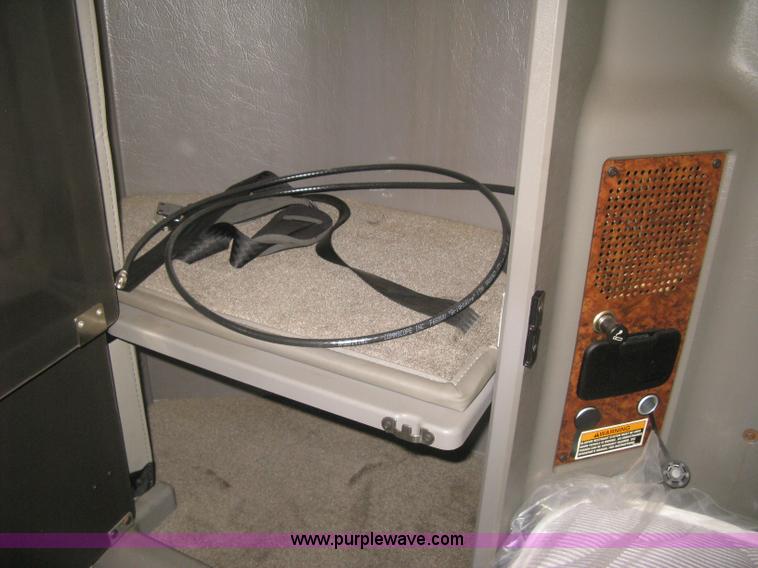 image for item J2766 2008 Kenworth T660 semi truck