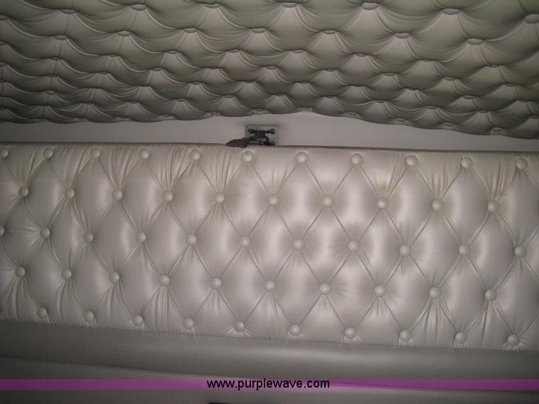 image for item J2766 2008 Kenworth T660 semi truck