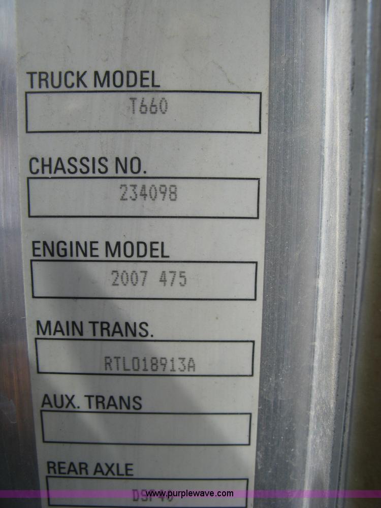 image for item J2766 2008 Kenworth T660 semi truck