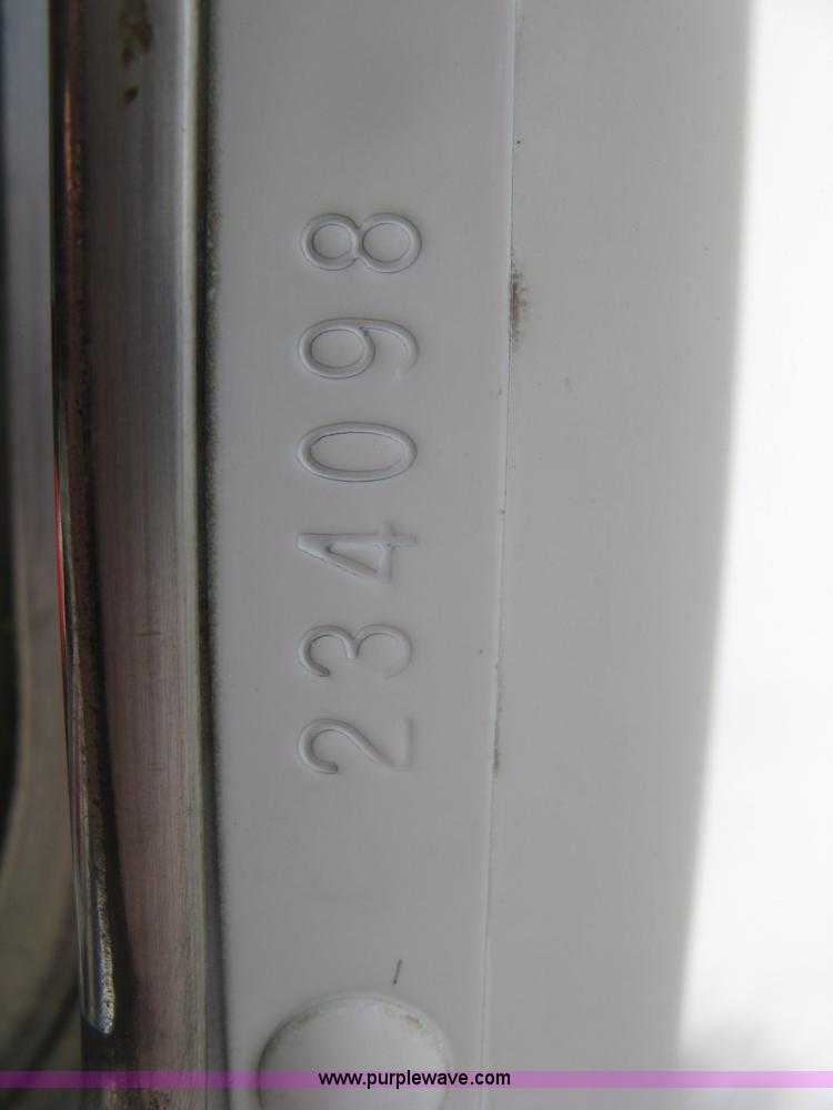 image for item J2766 2008 Kenworth T660 semi truck