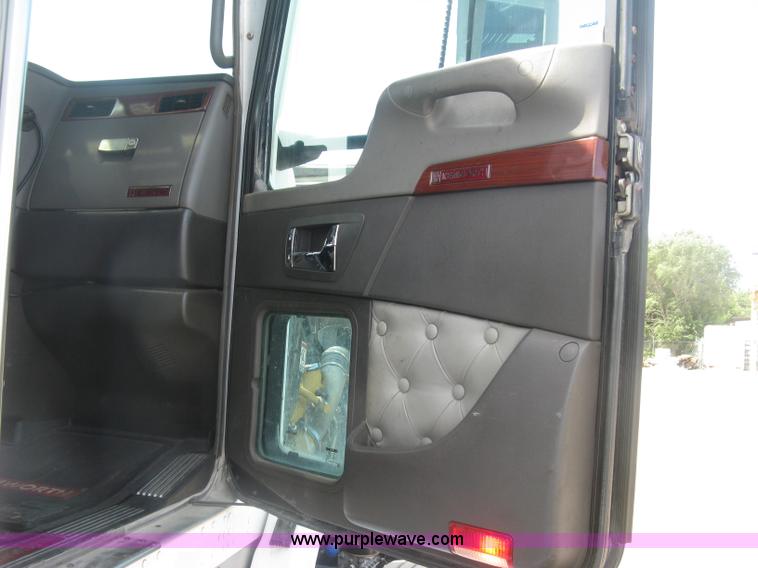 image for item J2766 2008 Kenworth T660 semi truck