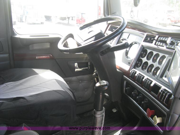 image for item J2766 2008 Kenworth T660 semi truck