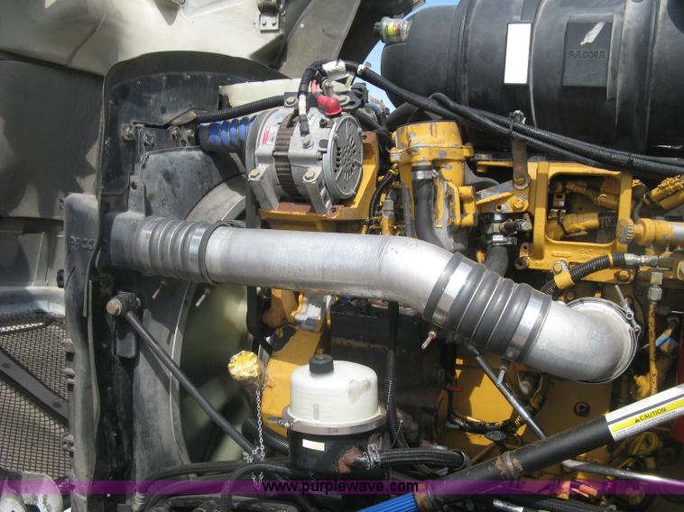 image for item J2766 2008 Kenworth T660 semi truck