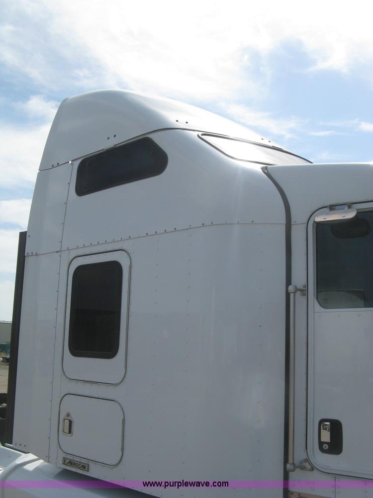 image for item J2766 2008 Kenworth T660 semi truck