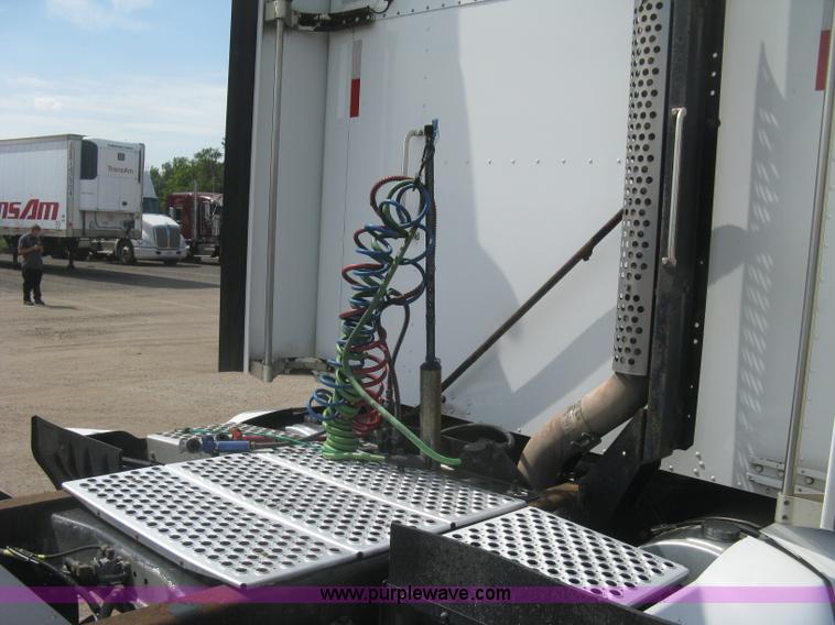 image for item J2766 2008 Kenworth T660 semi truck