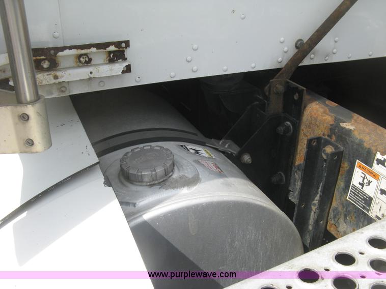 image for item J2766 2008 Kenworth T660 semi truck