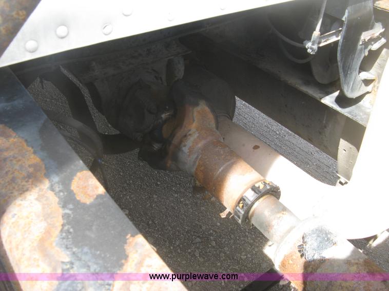 image for item J2766 2008 Kenworth T660 semi truck