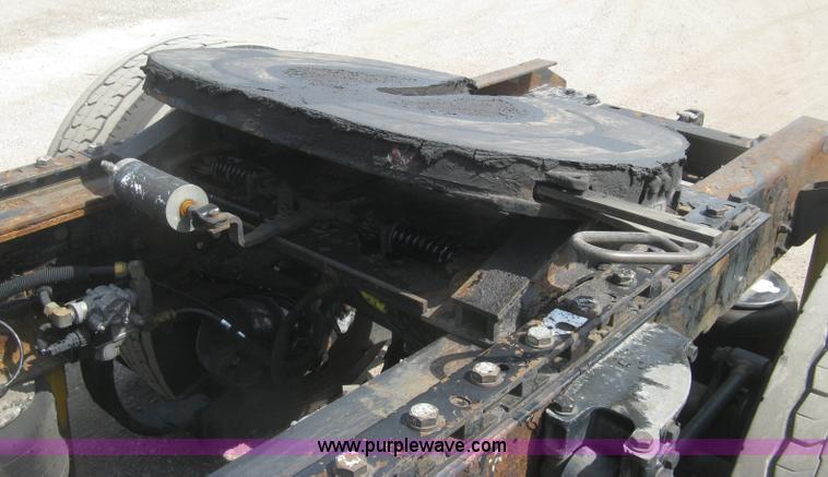 image for item J2766 2008 Kenworth T660 semi truck