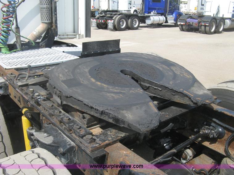 image for item J2766 2008 Kenworth T660 semi truck