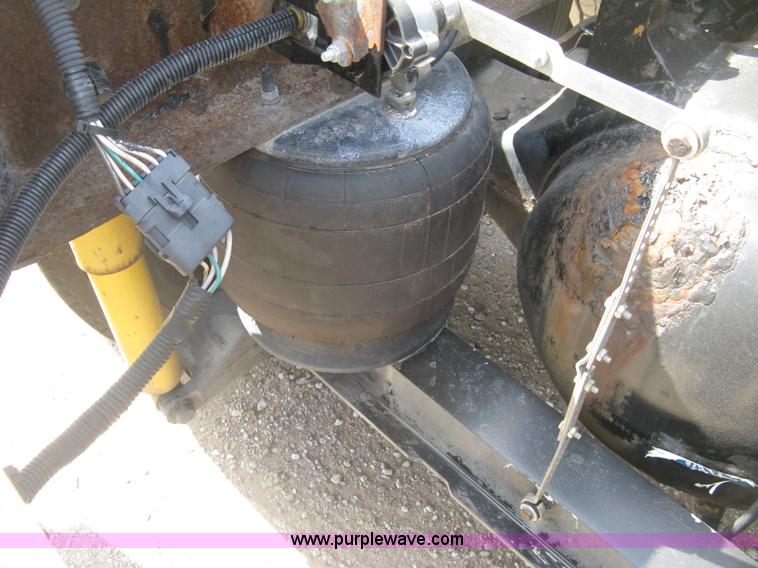 image for item J2766 2008 Kenworth T660 semi truck