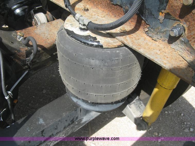 image for item J2766 2008 Kenworth T660 semi truck