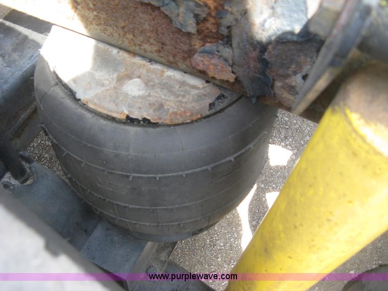 image for item J2766 2008 Kenworth T660 semi truck