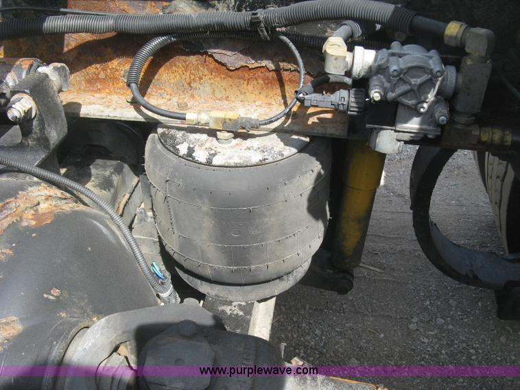 image for item J2766 2008 Kenworth T660 semi truck